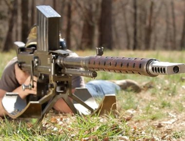 Αντιαρματικό όπλο των 20 χλστ. του Β΄ΠΠ εναντίον 20 ατσάλινων πλακών (βίντεο)